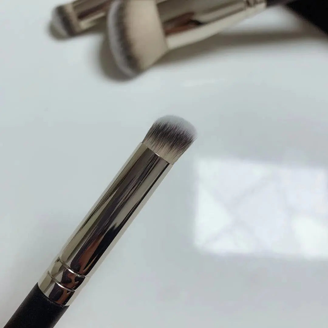 Makeup Brush Set: Concealer, Foundation, Eyeshadow